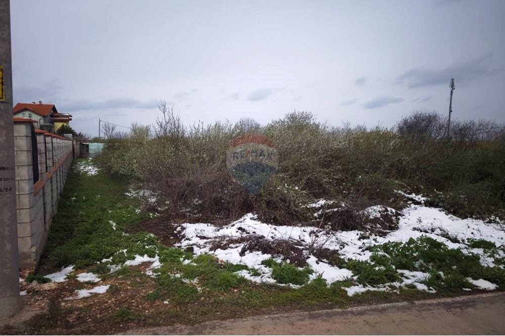 УПИ - За продажба - с. Топола, Област Добрич, България - viber_image_2025-04-07_16-21-48-975.jpg - 360391053-4