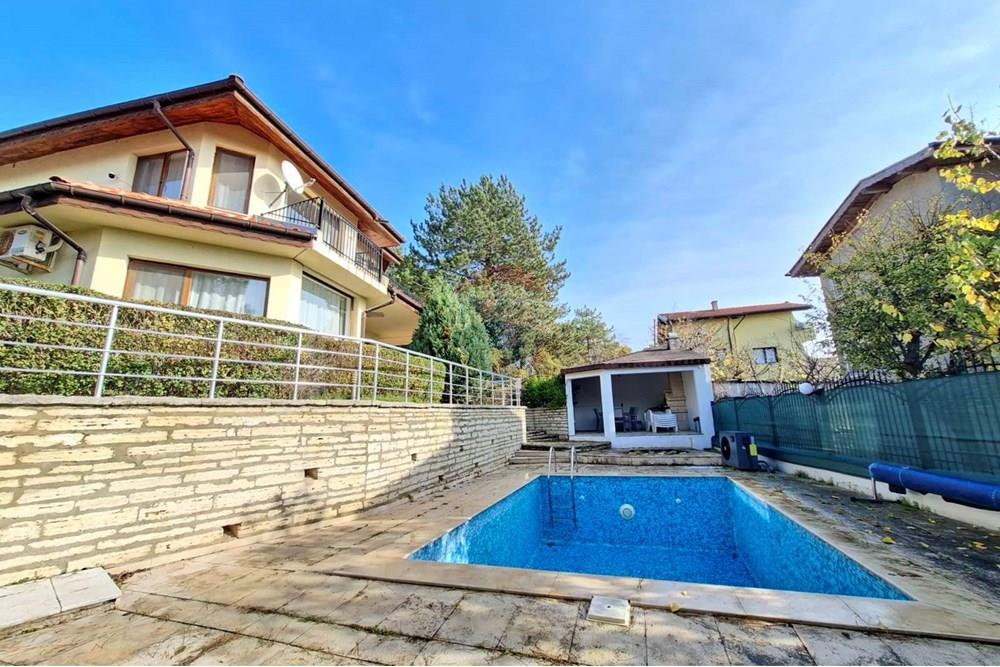 Градска къща - За продажба - гр. Балчик, Област Добрич, България - 02.jpg - Двор - 360321001-522