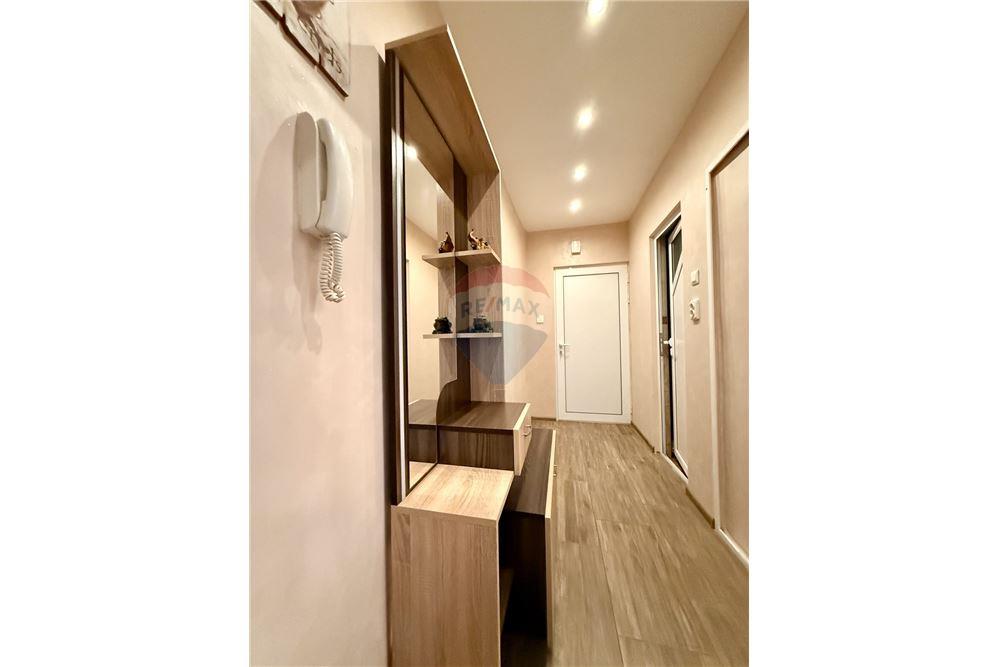 Апартамент - За продажба - гр. Варна, Област Варна, България - Просторен Г – образен коридор - Коридор - 360321025-274