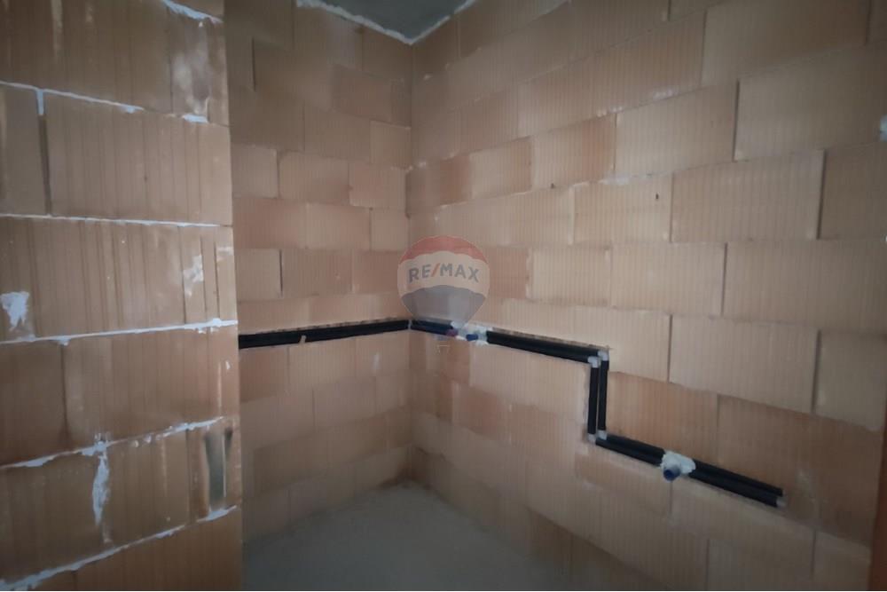 Апартамент - За продажба - гр. Варна, Област Варна, България - viber_изображение_2025-10-28_14-26-51-623.jpg - Баня - 360511015-16