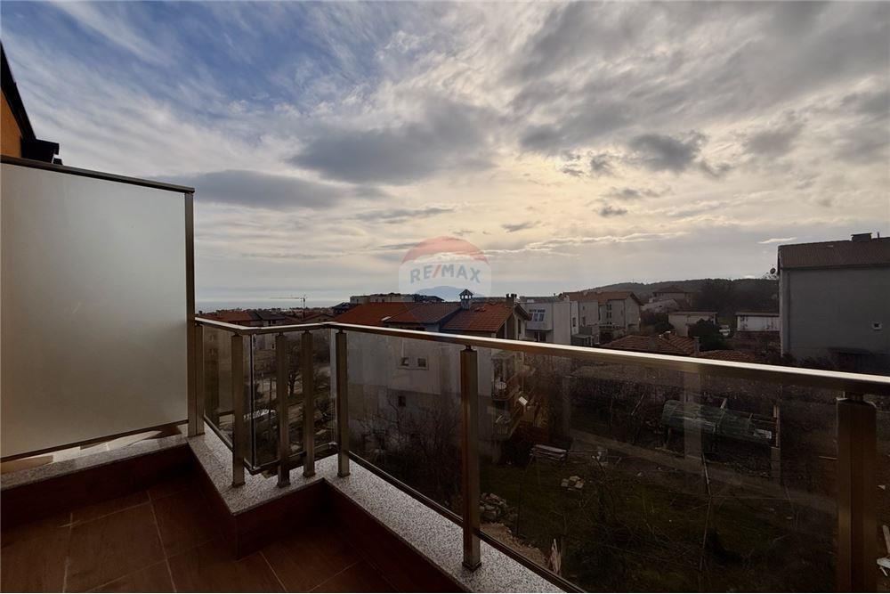 Апартамент - За продажба - гр. Варна, Област Варна, България - Просторна открита тераса с гледка към морето с достъп от всекидневна и спалня - Тераса - 360321025-272