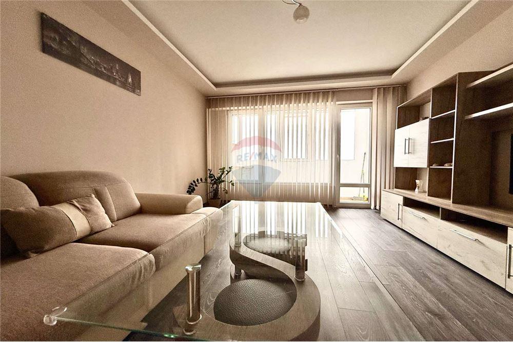 Апартамент - За продажба - гр. Варна, Област Варна, България - Просторна всекидневна с изход към закрита югозападна тераса - Всекидневна - 360321025-274