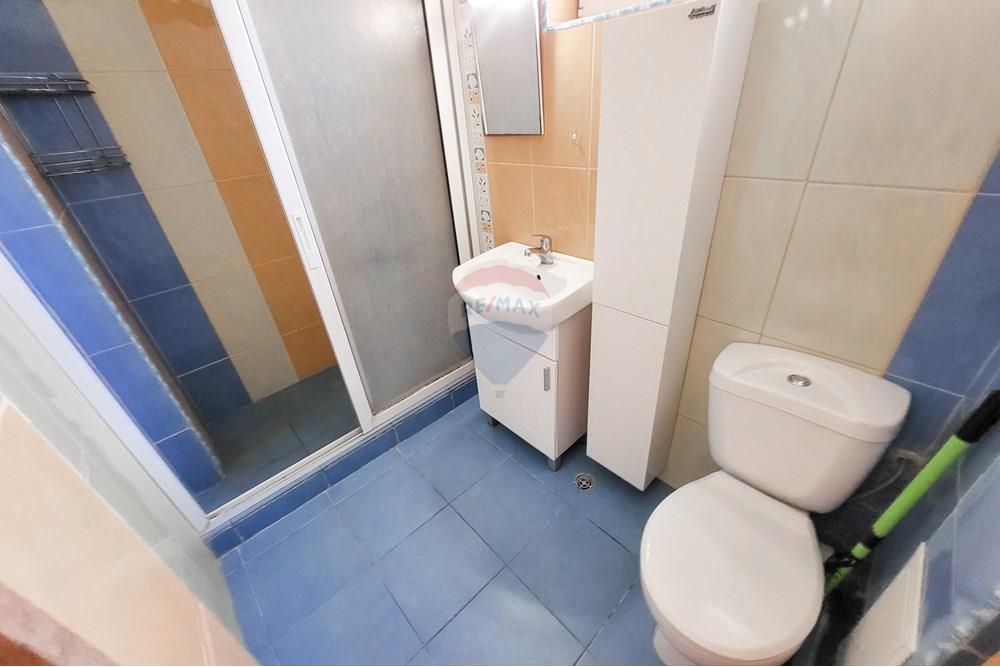 Апартамент - Под наем - гр. Варна, Област Варна, България - 20251211_113919.jpg - Баня с душ кабина - 360471029-15