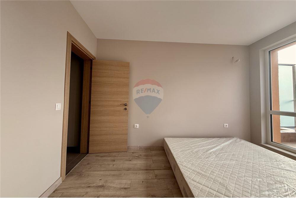 Апартамент - За продажба - гр. Варна, Област Варна, България - Спалня с изход към просторна открита тераса с гледка към морето - Спалня - 360321025-272