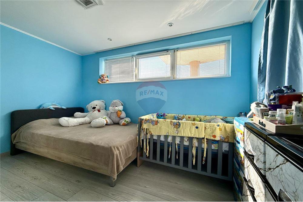 Condo/Apartment - For Sale - гр. Балчик, Област Добрич, Болгария - Първа спалня с баня и тоалетна в едно помещение към нея - Bedroom - 360321025-229