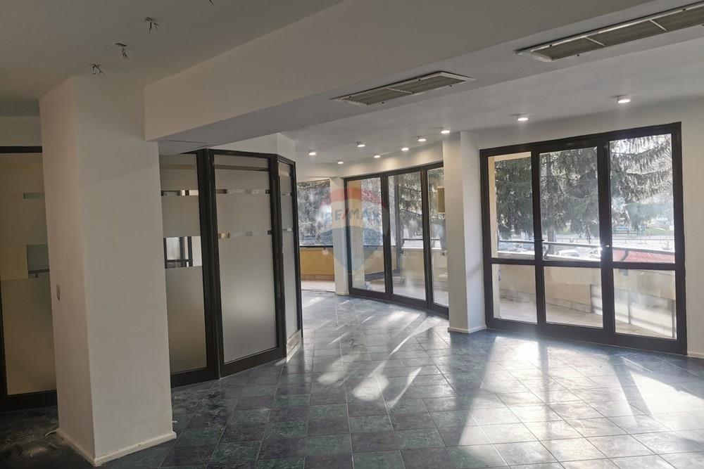 Търговски обект/Магазин - Под наем - гр. Разлог, Област Благоевград, България - IMG_20260109_144227.jpg - 360421019-38