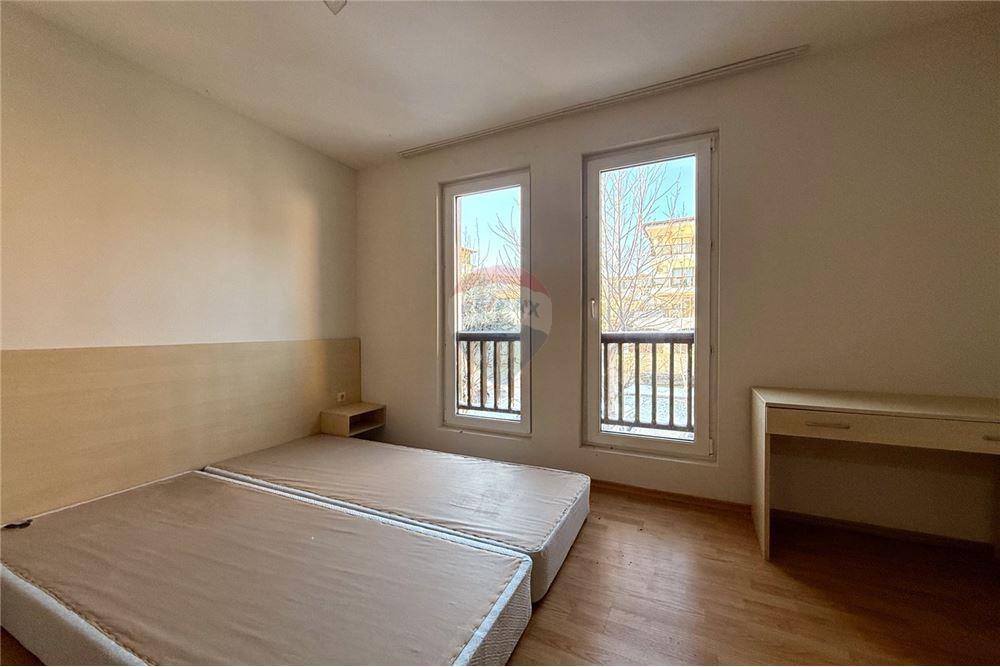 Апартамент - За продажба - с. Рогачево, Област Добрич, България - Втора спалня с баня и тоалетна в едно помещение към нея/ ниво 3 - Спалня - 360321025-273