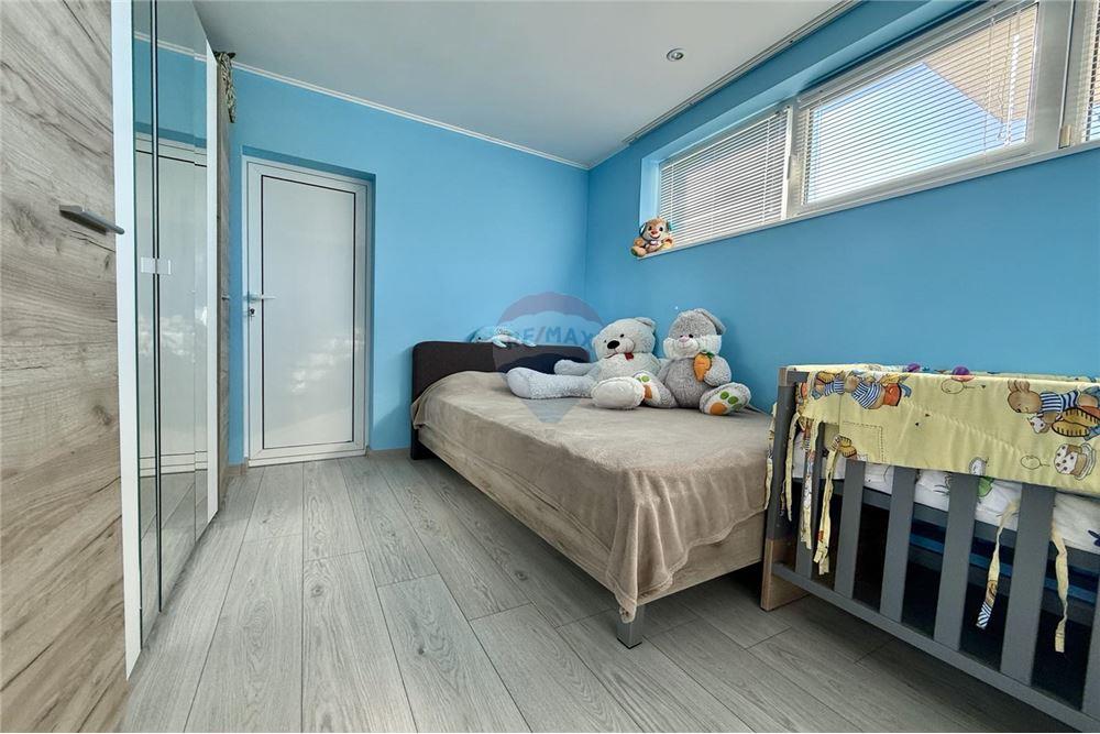 Condo/Apartment - For Sale - гр. Балчик, Област Добрич, Болгария - Първа спалня с баня и тоалетна в едно помещение към нея - Bedroom - 360321025-229