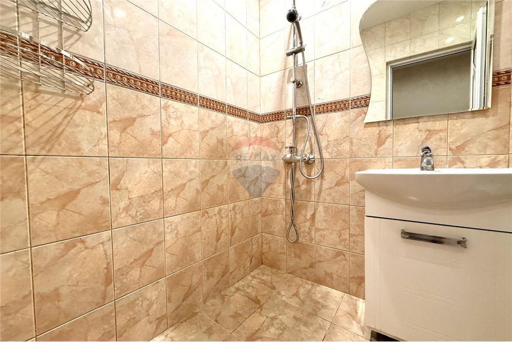 Апартамент - За продажба - гр. Варна, Област Варна, България - Баня и тоалетна в едно помещение - Баня - 360321025-274