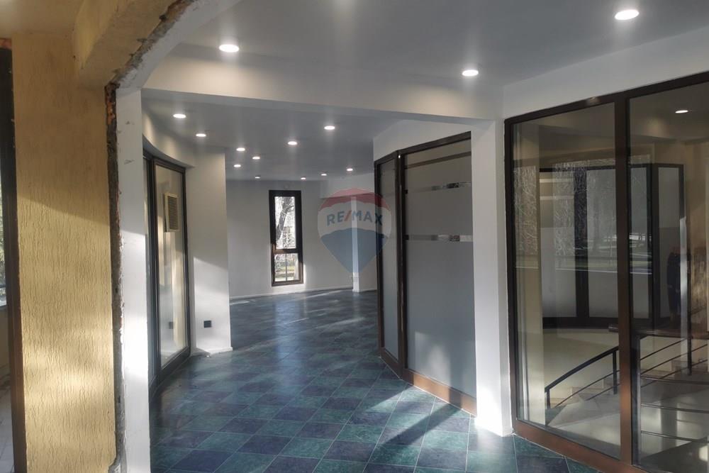 Търговски обект/Магазин - Под наем - гр. Разлог, Област Благоевград, България - IMG_20260109_144015.jpg - 360421019-38