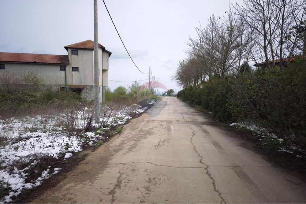 УПИ - За продажба - с. Топола, Област Добрич, България - viber_image_2025-04-07_16-21-49-066.jpg - 360391053-4