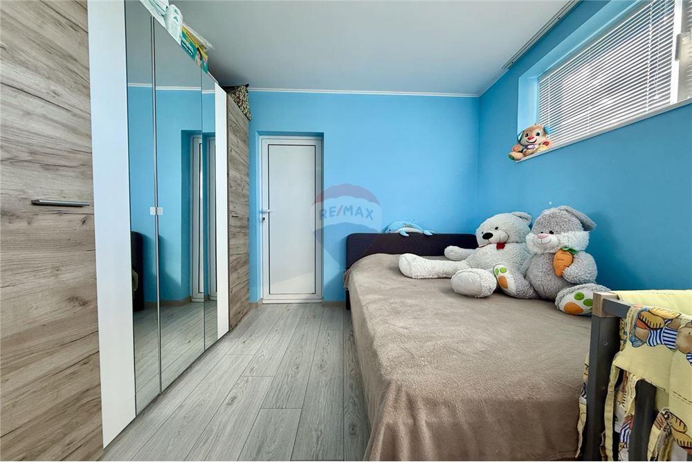 Condo/Apartment - For Sale - гр. Балчик, Област Добрич, Болгария - Първа спалня с баня и тоалетна в едно помещение към нея - Bedroom - 360321025-229