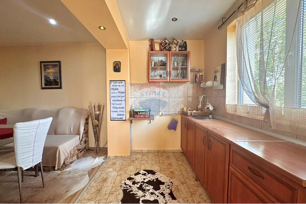 Hus på landet - Til salgs - с. Червена вода, Област Русе, България - IMG_3309.JPEG - Stue / spisestue - 360451033-97