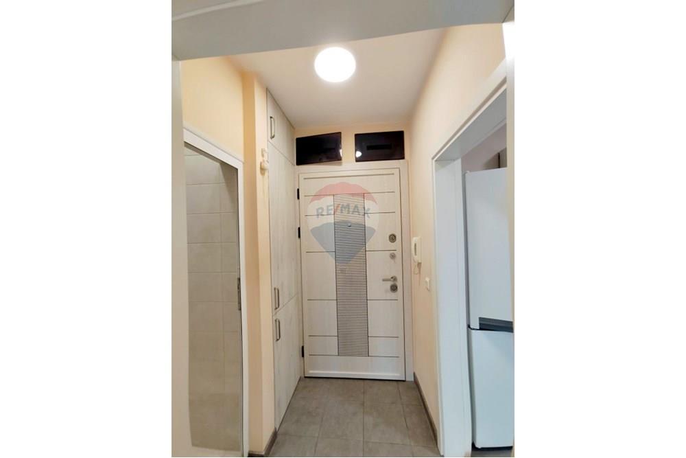 Апартамент - Под наем - гр. Варна, Област Варна, България - viber_изображение_2025-10-27_12-15-25-646.jpg - Коридор - 360511019-1