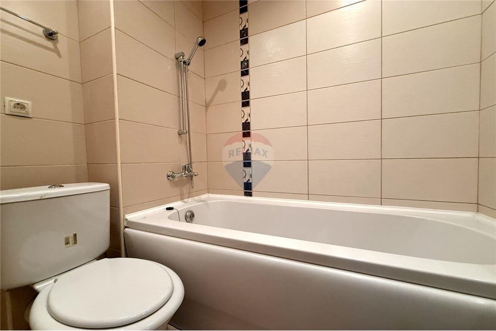 Апартамент - За продажба - с. Рогачево, Област Добрич, България - Баня с вана и тоалетна в едно помещение към първа спалня/ ниво 2 - Баня - 360321025-273