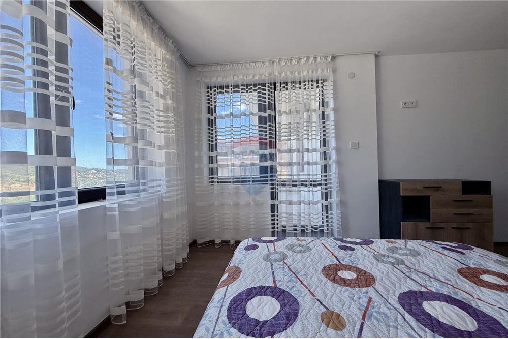 Апартамент - За продажба - гр. Варна, Област Варна, България - Родителска спалня с изход към обща открита тераса с панорамна горска гледка - Родителска спалня - 360321025-247