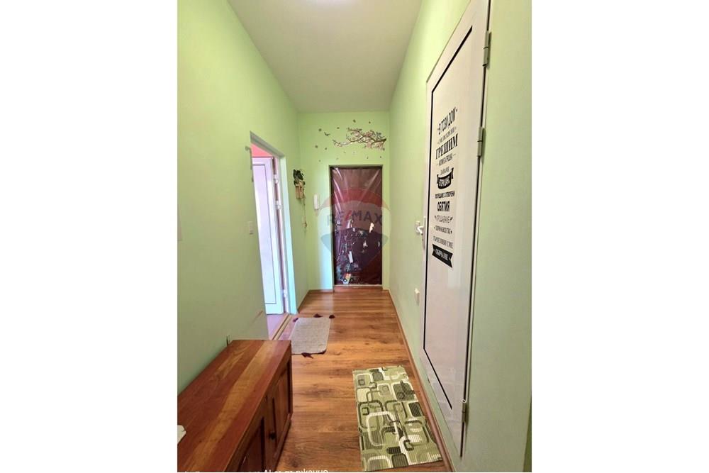 Апартамент - Под наем - гр. Варна, Област Варна, България - viber_image_2025-12-23_22-03-54-919.jpg - Коридор - 360511018-26