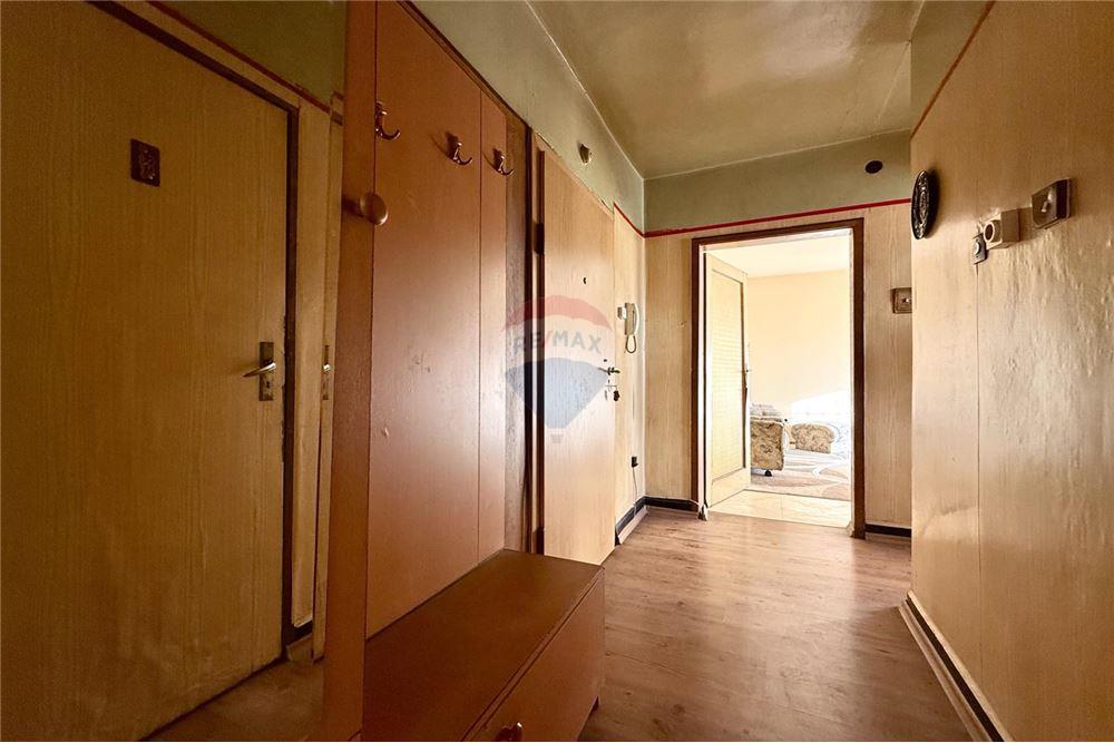 Апартамент - За продажба - гр. Варна, Област Варна, България - Функционален Г - образен коридор с килер - Коридор - 360321025-285