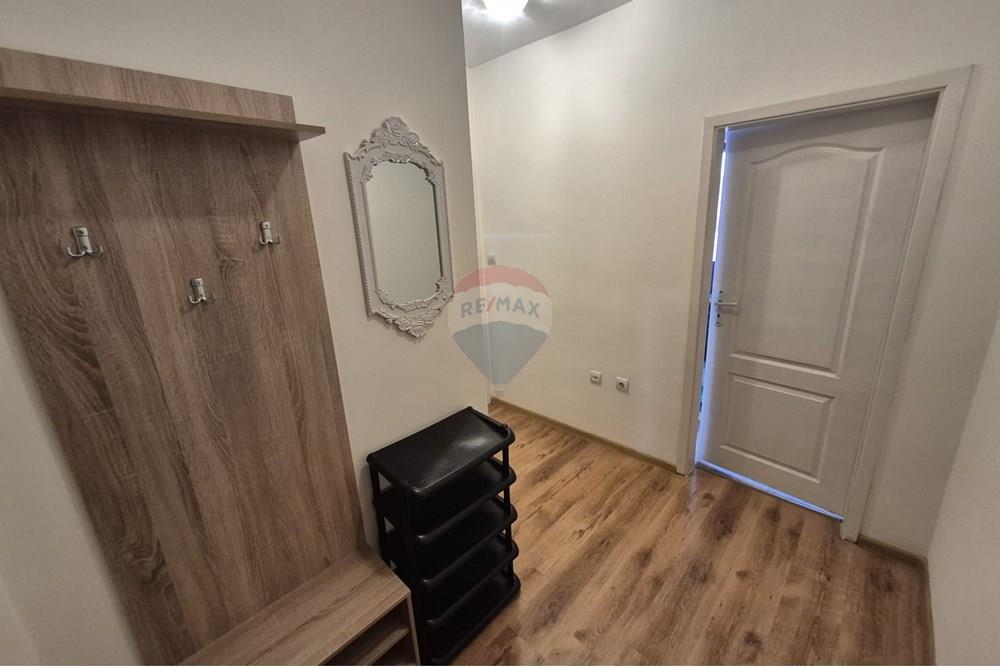 Апартамент - Под наем - гр. Варна, Област Варна, България - Изображение от WhatsApp на 2025-10-28 в 12.30.12_083ebae1.jpg - Коридор - 360511013-84