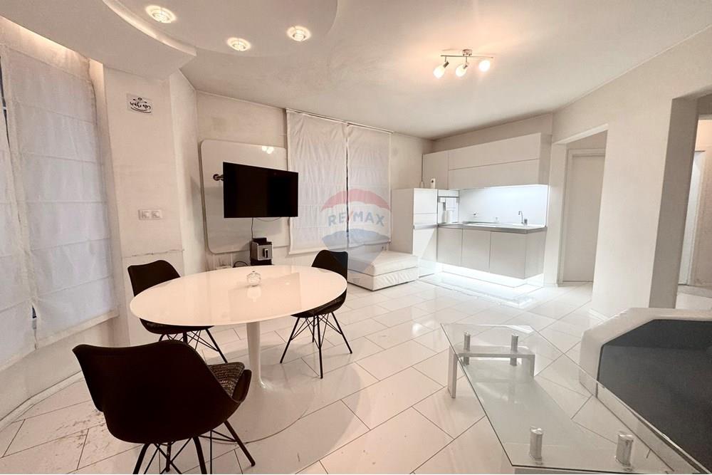 Студио/Ателие - За продажба - гр. Русе, Област Русе, България - IMG_4500.JPEG - Кухня към всекидневната - 360451033-116