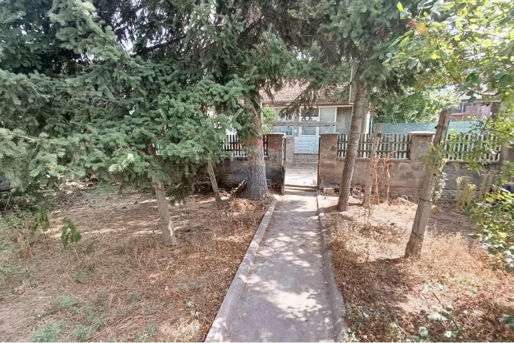 Градска къща - За продажба - гр. Силистра, Област Силистра, България - bd8aa74a-80fb-42c6-85c3-eb9aa1fee06d.jpeg - Двор - 360301017-72