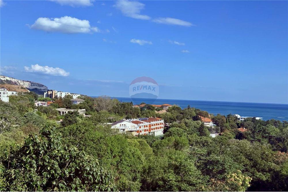 Condo/Apartment - For Sale - гр. Балчик, Област Добрич, Болгария - Голяма открита тераса с гледка съм морето с достъп от всекидневна - Terrace - 360321025-229