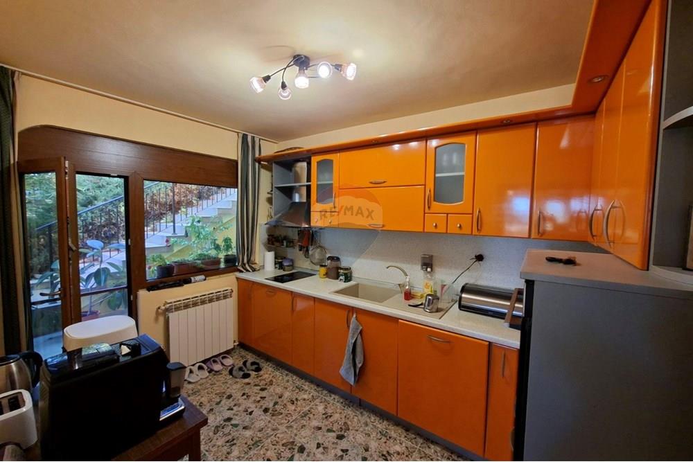 Хотел - За продажба - к.к. Чайка, Област Варна, България - 26.jpg - Кухня към всекидневната - 360321001-516