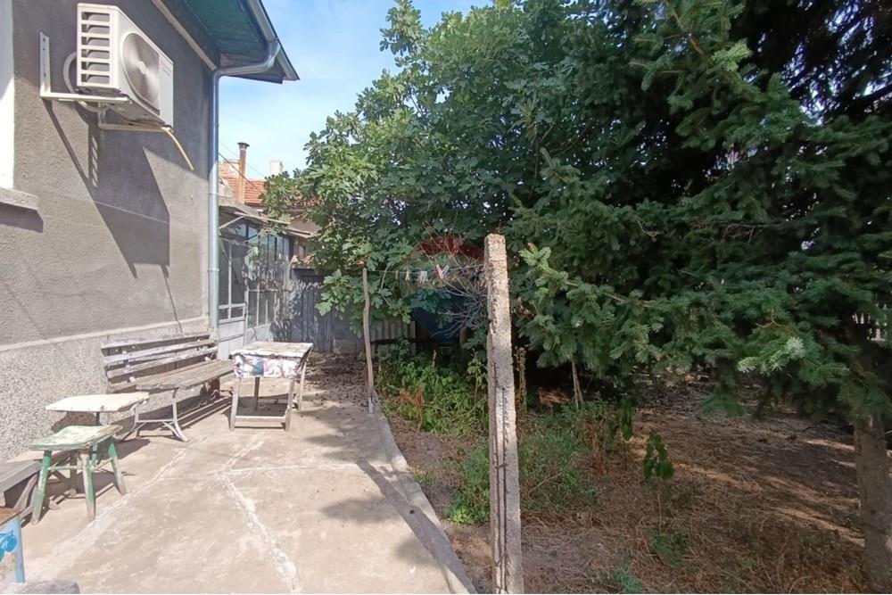 Градска къща - За продажба - гр. Силистра, Област Силистра, България - a16b33ef-0c15-485b-b445-4608359e2572.jpeg - Двор - 360301017-72