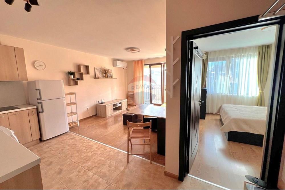 Апартамент - Под наем - гр. Варна, Област Варна, България - Изглед от антре.jpg - 360301019-58