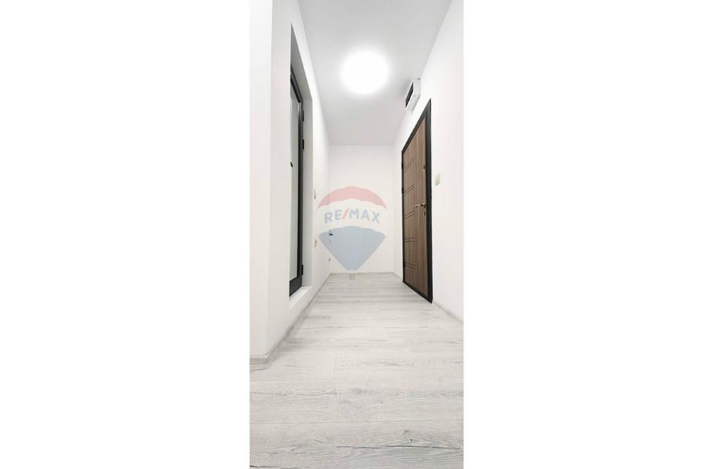 Апартамент - За продажба - гр. Варна, Област Варна, България - viber_изображение_2025-10-29_15-32-38-993.jpg - Коридор - 360511010-93