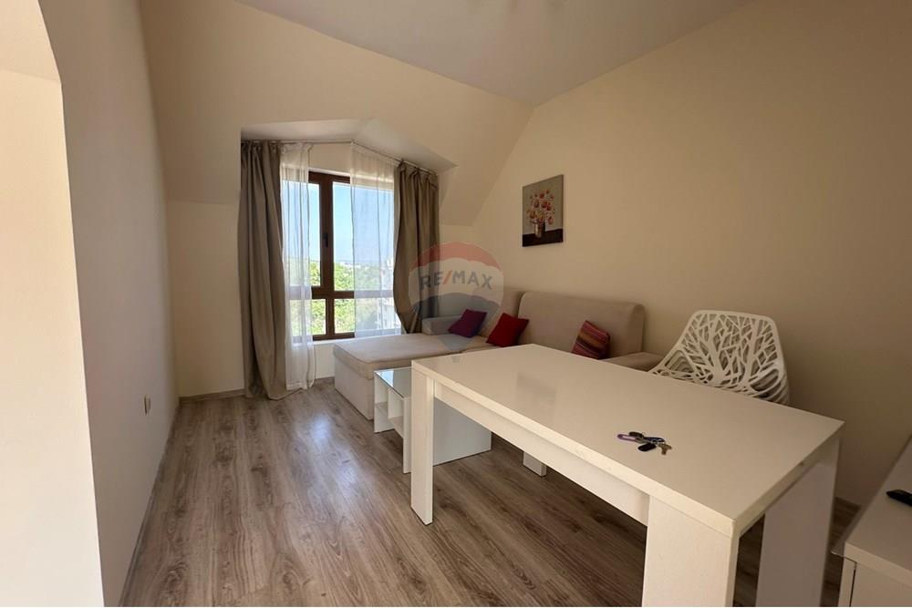 Апартамент - За продажба - гр. Варна, Област Варна, България - mezonet8.jpg - Всекидневна - 360391003-72