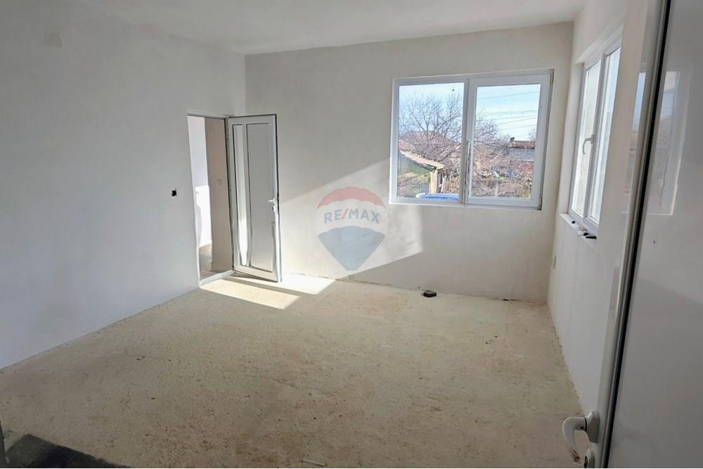 Етаж от къща - За продажба - гр. Каварна, Област Добрич, България - viber_изображение_2025-12-17_08-42-25-629.jpg - 360391052-25