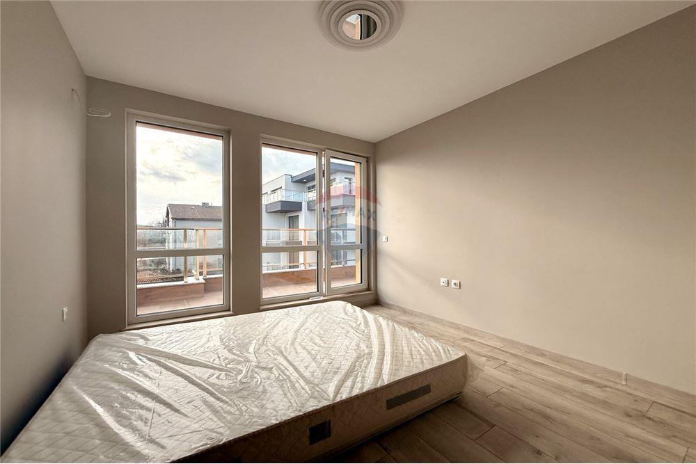 Апартамент - За продажба - гр. Варна, Област Варна, България - Спалня с изход към просторна открита тераса с гледка към морето - Спалня - 360321025-272