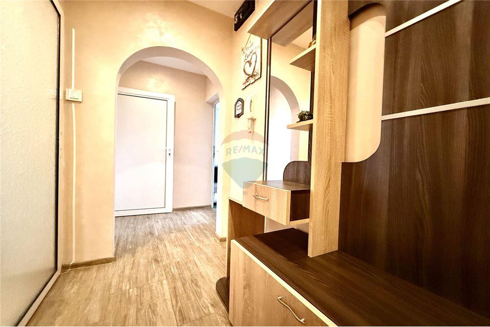 Апартамент - За продажба - гр. Варна, Област Варна, България - Просторен Г – образен коридор - Коридор - 360321025-274