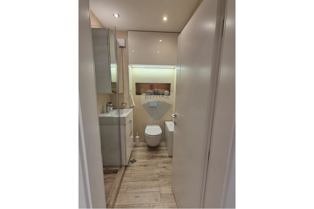 Апартамент - За продажба - гр. София, Област София град, България - Баня, тоалетна 0,1 .jpg - 360501015-16