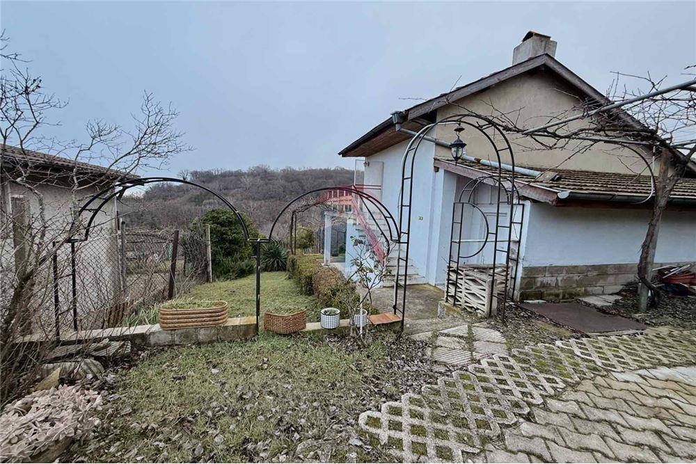 Вила - За продажба - гр. Варна, Област Варна, България - Озеленен, терасиран и аранжиран двор - Двор - 360321025-286