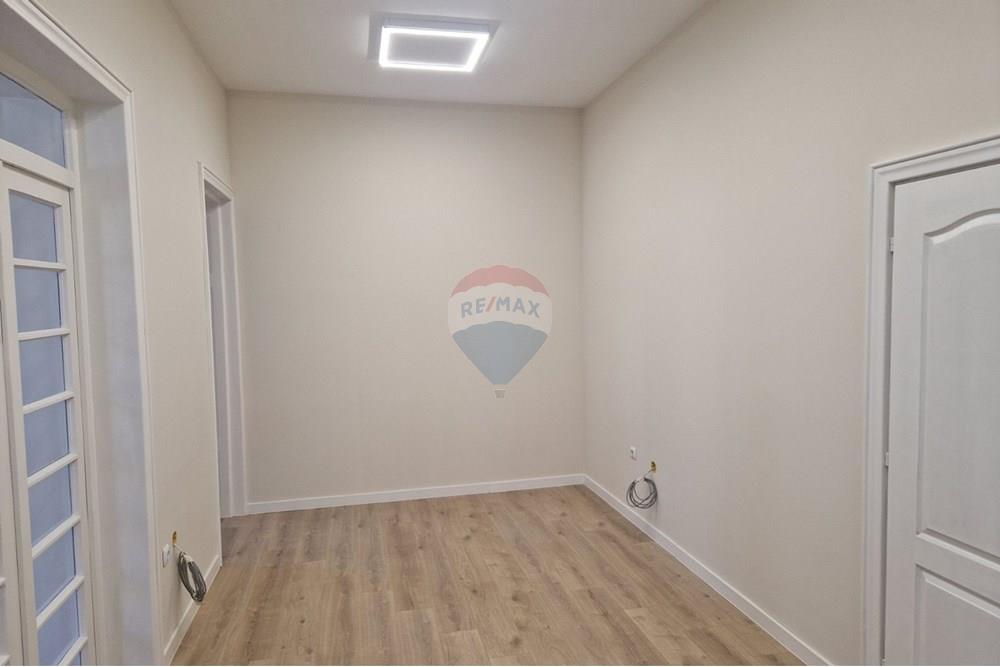 Офис - Под наем - гр. Варна, Област Варна, България - viber_image_2025-03-19_12-06-13-749.jpg - 360531003-39