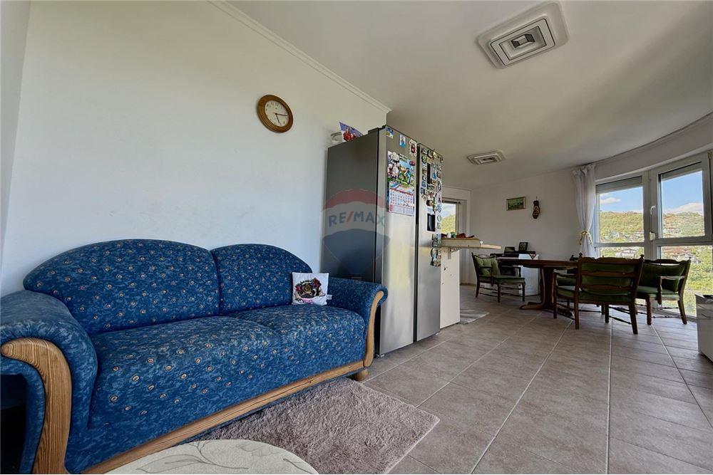 Condo/Apartment - For Sale - гр. Балчик, Област Добрич, Болгария - Просторна всекидневна с кухненски бокс и трапезария  с излаз към голяма открита тераса с гледка към морето - LivingRoom/DiningRoom - 360321025-229