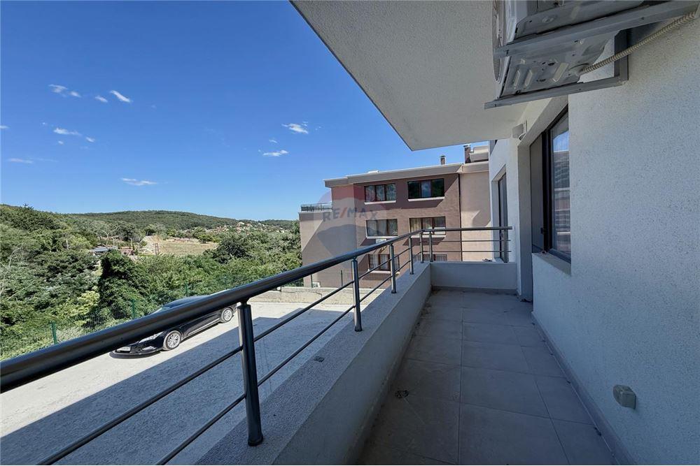 Апартамент - За продажба - гр. Варна, Област Варна, България - Обща открита тераса /североизточна/ с панорамна горска гледка с достъп от всекидневна и родителска спалня - Тераса - 360321025-247