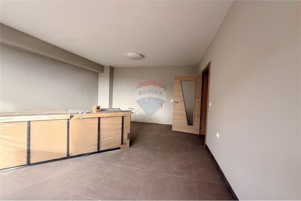 Апартамент - За продажба - гр. Варна, Област Варна, България - Слънчева всекидневна с кухненски бокс с изход към просторна открита тераса с гледка към морето - Всекидневна/Трапезария - 360321025-272