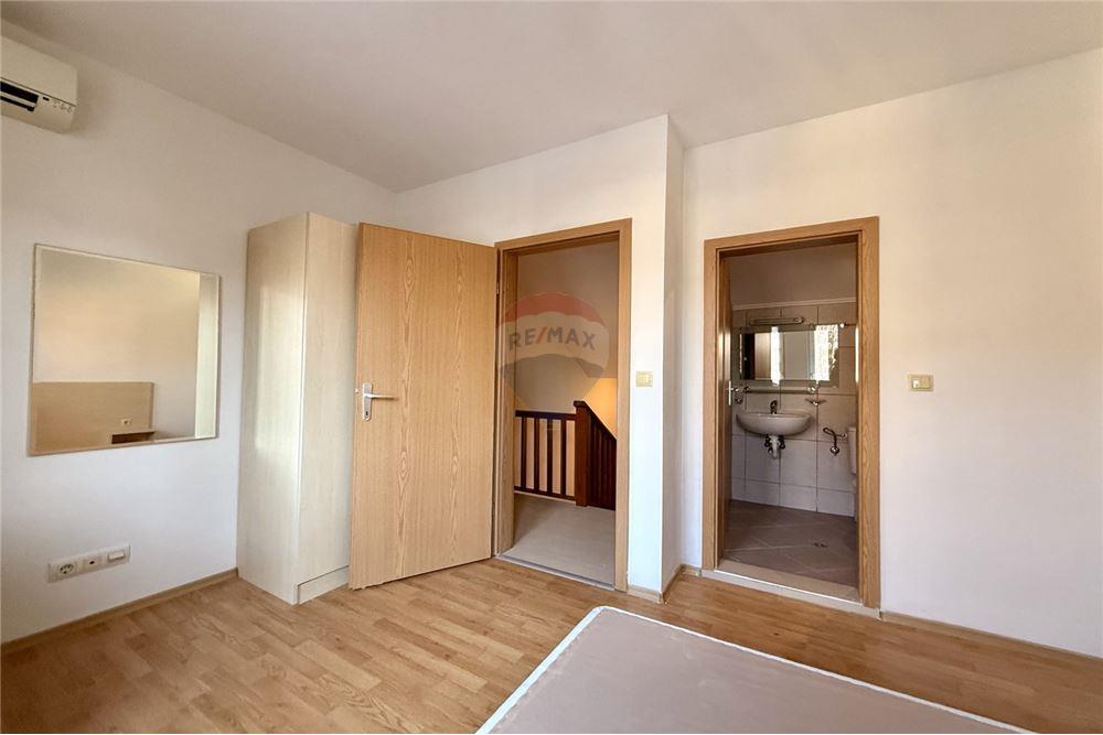 Апартамент - За продажба - с. Рогачево, Област Добрич, България - Втора спалня с баня и тоалетна в едно помещение към нея/ ниво 3 - Спалня - 360321025-273