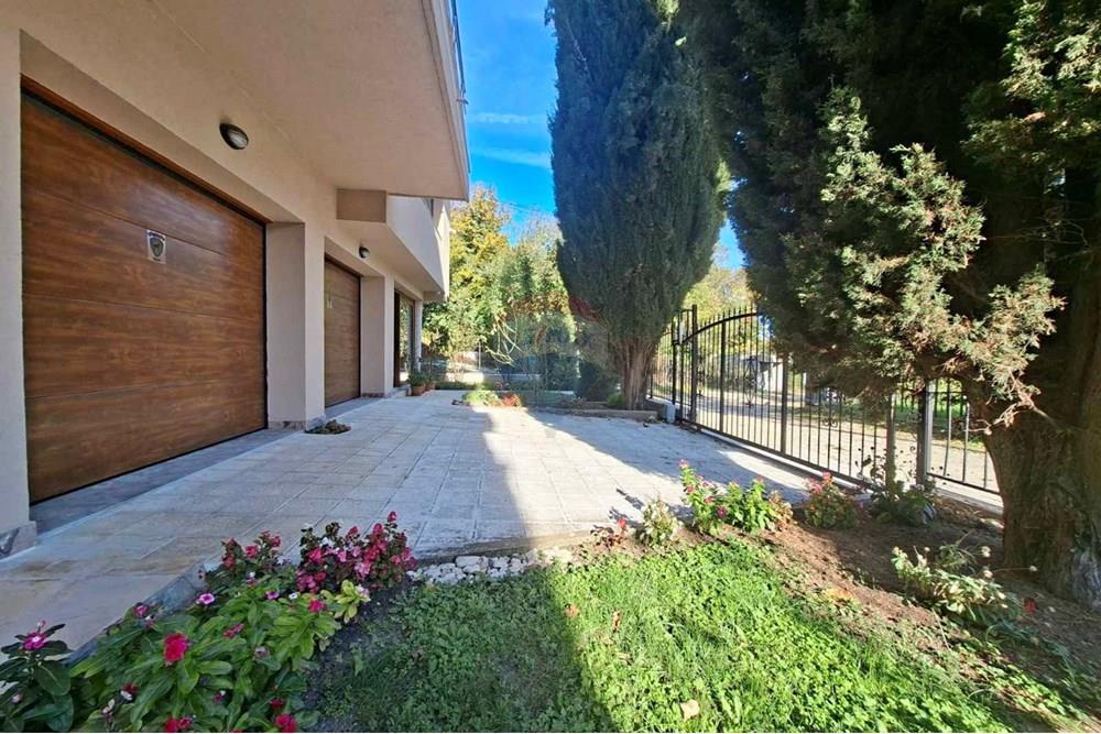 Хотел - За продажба - к.к. Чайка, Област Варна, България - viber_изображение_2025-11-03_09-27-30-005.jpg - Двор - 360321001-517