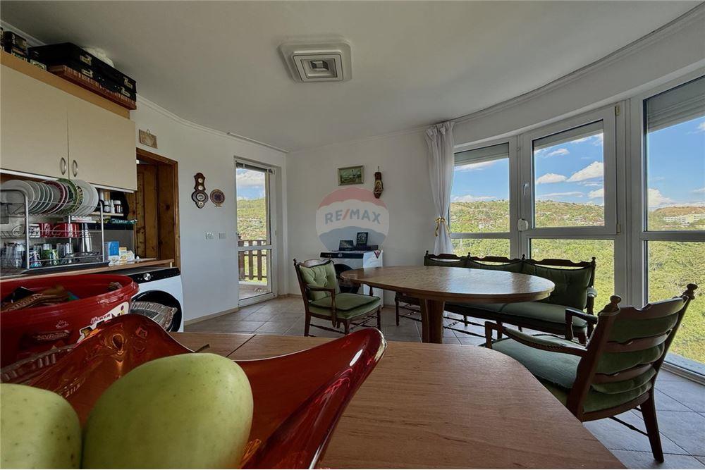 Condo/Apartment - For Sale - гр. Балчик, Област Добрич, Болгария - Просторна всекидневна с кухненски бокс и трапезария  с излаз към голяма открита тераса с гледка към морето - LivingRoom/DiningRoom - 360321025-229