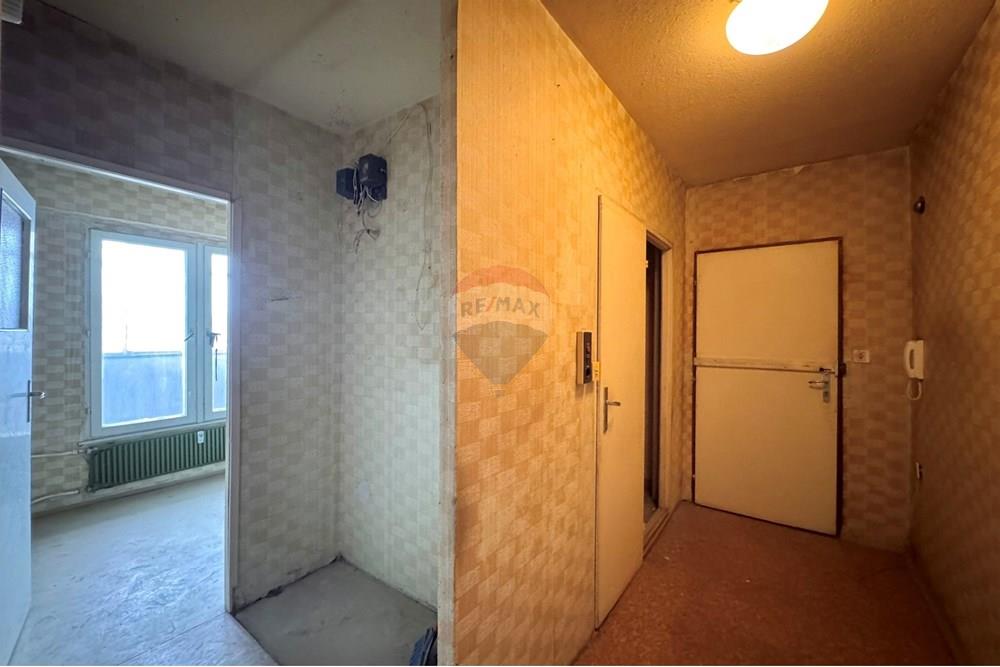 Апартамент - За продажба - гр. Русе, Област Русе, България - IMG_3633.JPEG - Коридор - 360451033-98