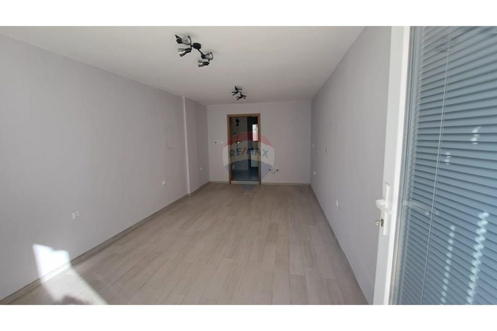 Търговски обект/Магазин - Под наем - гр. Варна, Област Варна, България - офис-2.jpg - 360301012-132