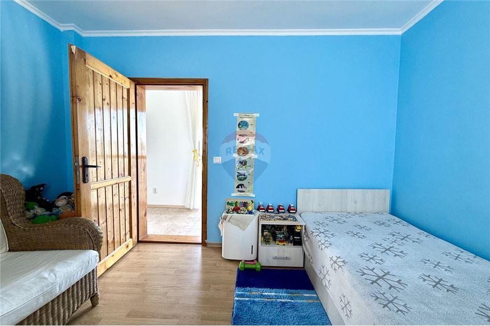 Condo/Apartment - For Sale - гр. Балчик, Област Добрич, Болгария - Втора спалня с баня и тоалетна в едно помещение към нея - Bedroom - 360321025-229