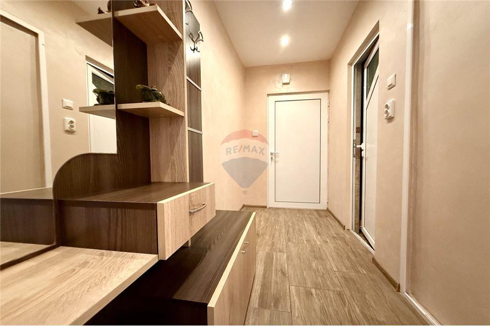 Апартамент - За продажба - гр. Варна, Област Варна, България - Просторен Г – образен коридор - Коридор - 360321025-274