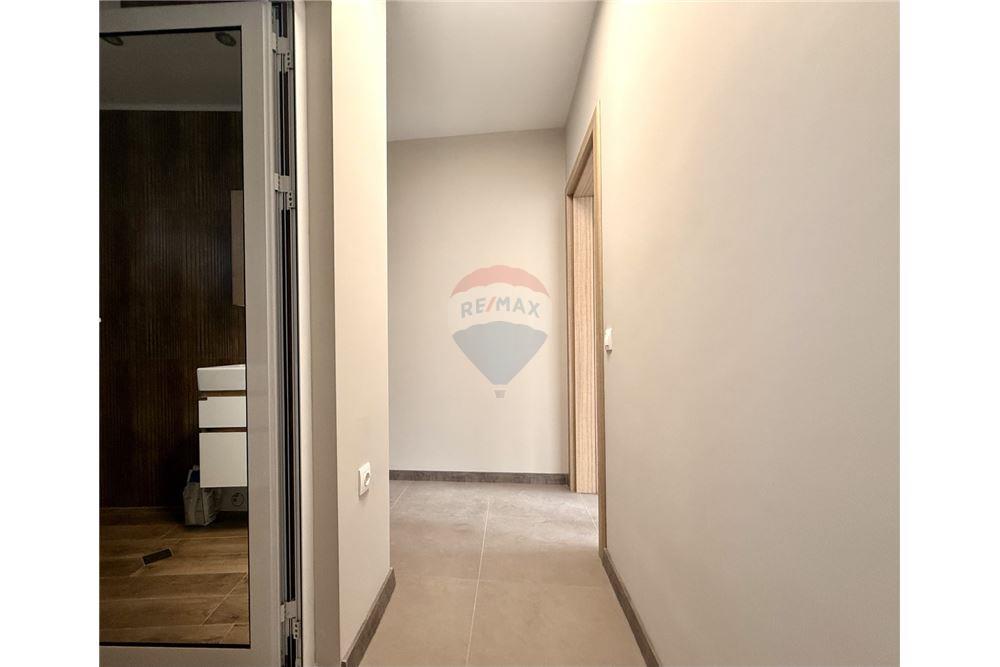 Апартамент - За продажба - гр. Варна, Област Варна, България - Входно антре и функционален коридор - Коридор - 360321025-272