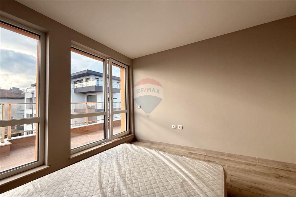 Апартамент - За продажба - гр. Варна, Област Варна, България - Спалня с изход към просторна открита тераса с гледка към морето - Спалня - 360321025-272