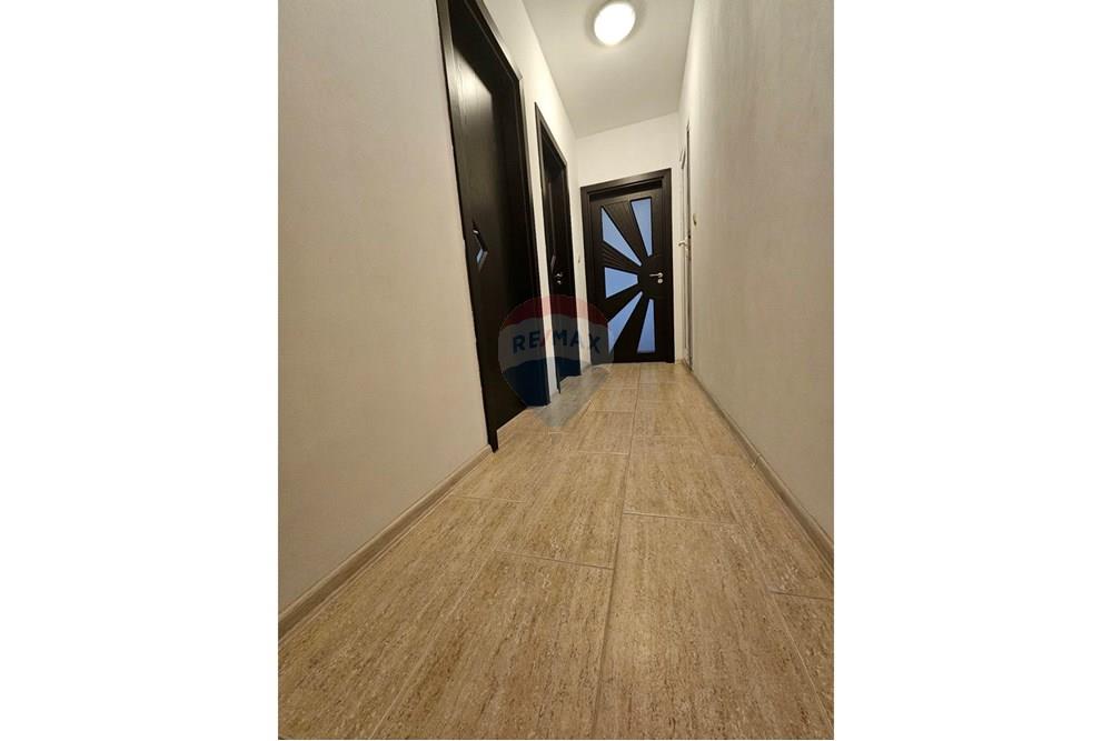 Апартамент - Под наем - гр. Варна, Област Варна, България - viber_image_2025-10-24_14-21-18-299.jpg - Коридор - 360511013-81